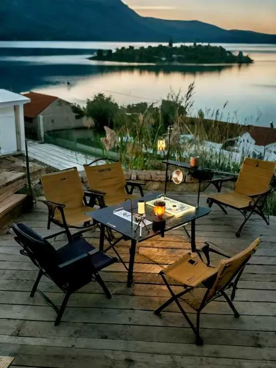 طاولة طعام تكتيكيةمتعدد الوظائف . Multifunctional tactical dining table