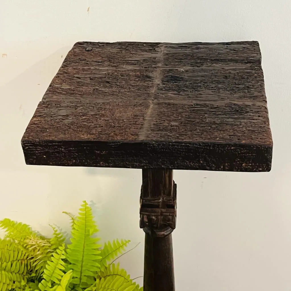 Aaima 5 ; Square Pedestal table with Column