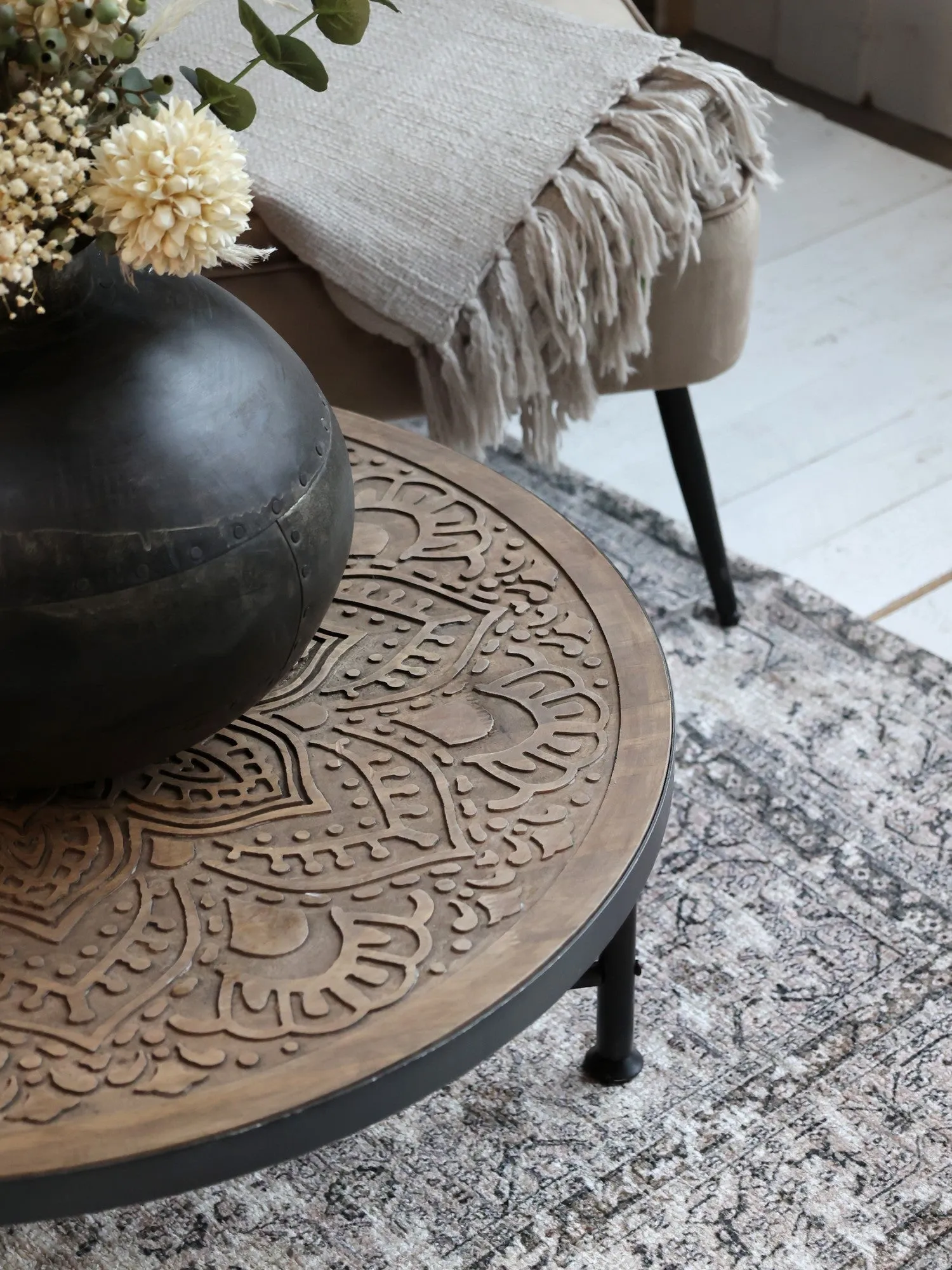 Beautiful round table - 2 sizes