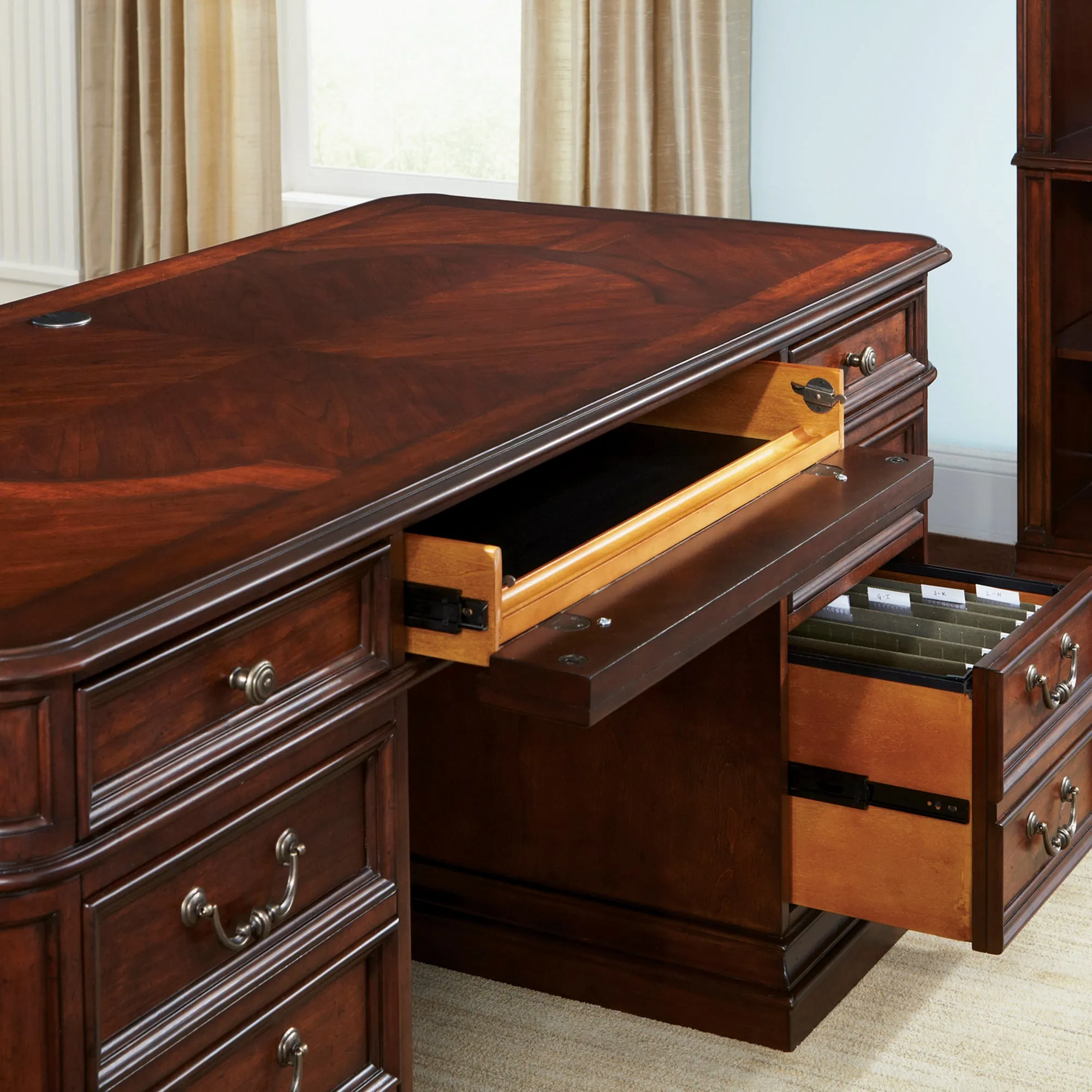 Brayton Manor 273-HOJ-JED Jr Executive Desk