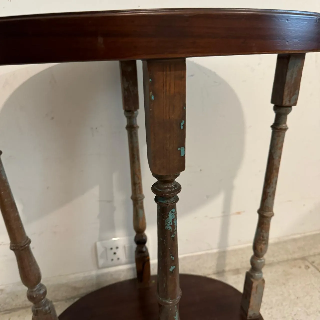 Oval side table : Aaima 15