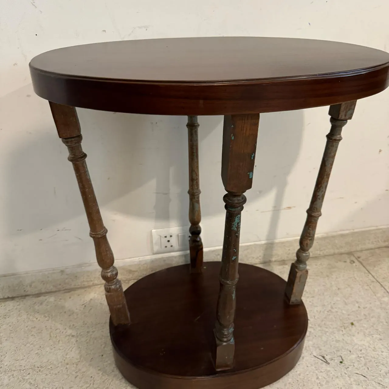 Oval side table : Aaima 15