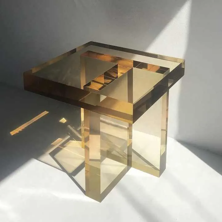 Table..  طاولة