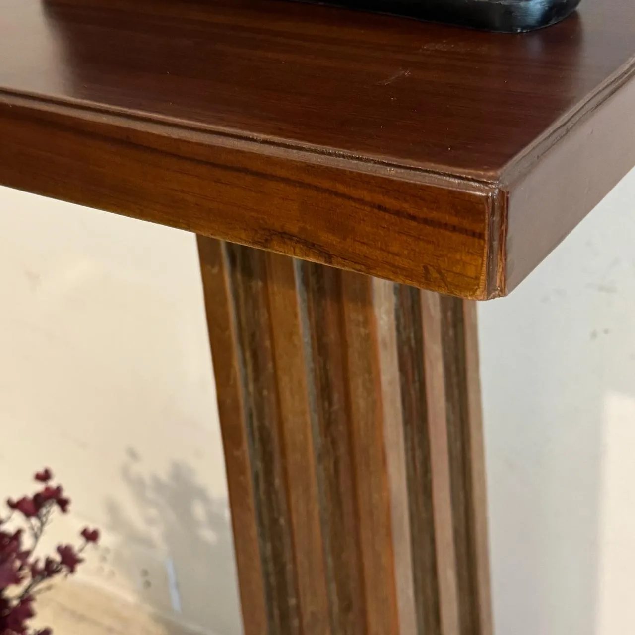 Vintage Wooden Pedestal   : Aaima 25